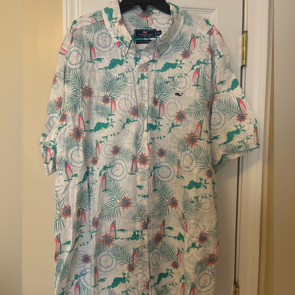 Men’s Vineyard Vines Hawa style button down shirt Excellent condition size XXL